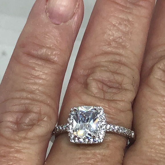 925/18kw Gold AAAAA Rated CZ Halo Ring - Picture 5 of 7